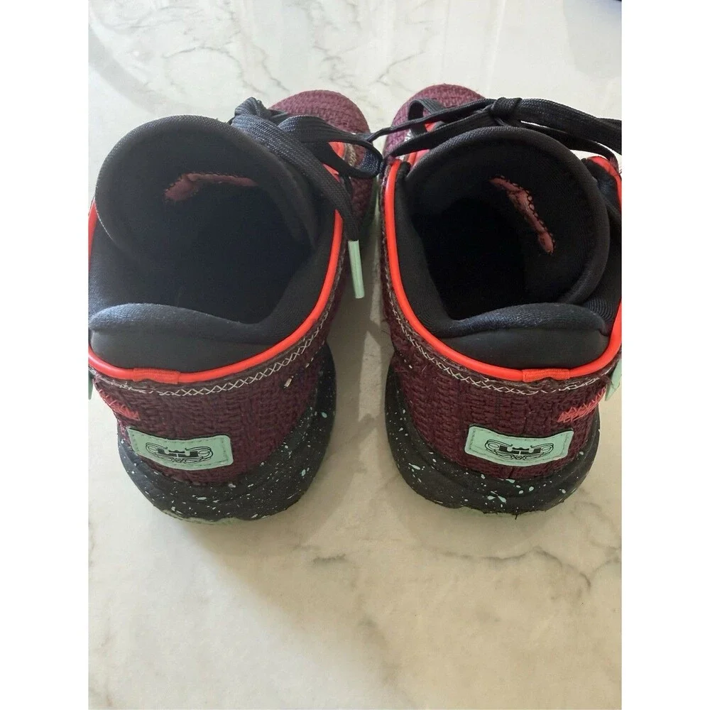 Nike LeBron XX 20 SE Night Maroon GS Basketball Shoes 4Y FB8974-600
